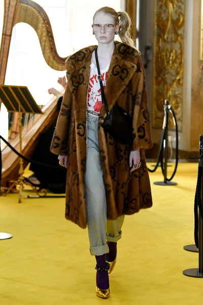 Look 18